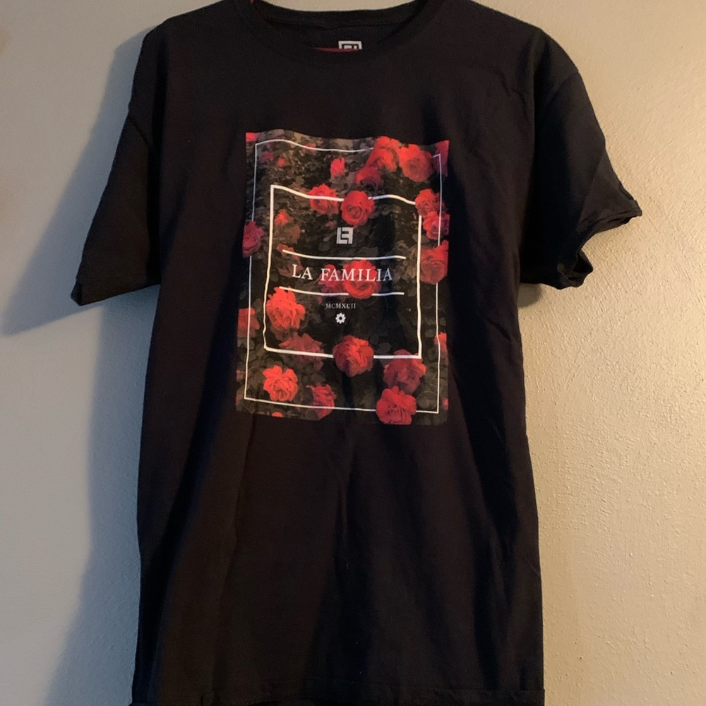 La Familia Roses T-shirt